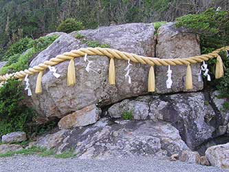 大御神社の日本最大級のさざれ石（宮崎県日向市）Author:長曽我部政幸 